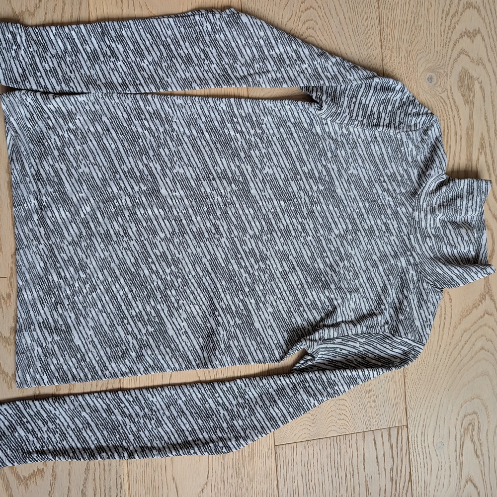 Athleta Black and White Long Sleeve Top